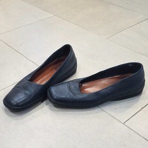 Vintage navy blue square toed leather flats